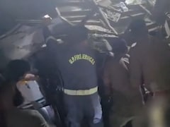 Hapur Accident: हापुड़ में बारातियों से भरी बस और ट्रक के बीच भीषण भिड़ंत, छह लोगों की मौत, कई घायल