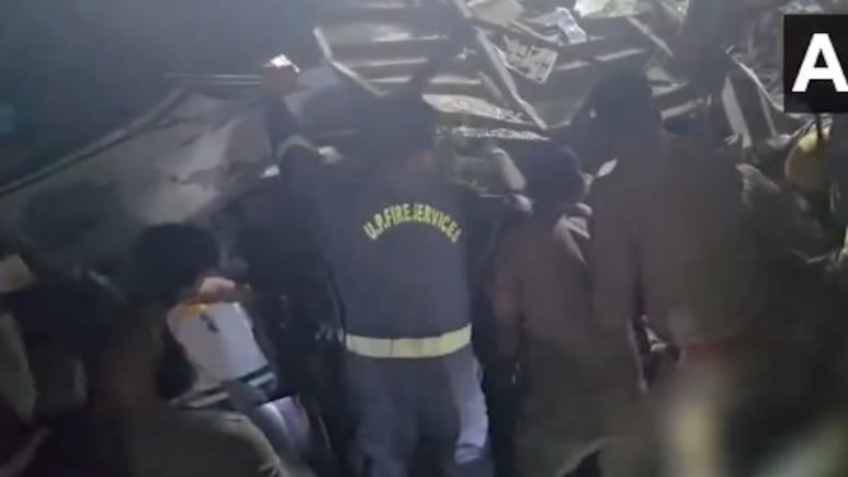 Hapur Accident: हापुड़ में बारातियों से भरी बस और ट्रक के बीच भीषण भिड़ंत, छह लोगों की मौत, कई घायल