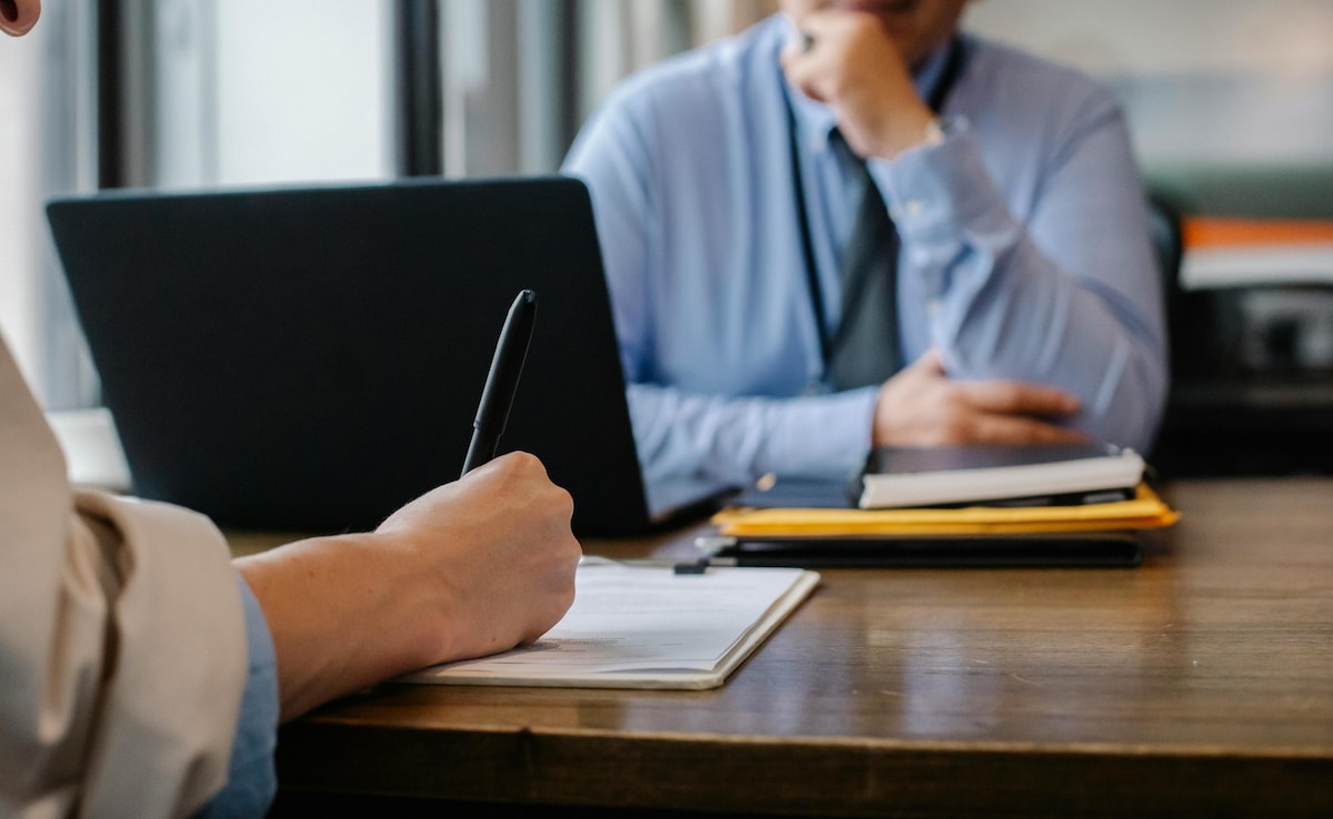 नौकरी चाहिए तो पूरी सच्चाई मत बताइए! रिक्रूटर ने बताईं 4 सीक्रेट बातें, जो इंटरव्यू में कभी नहीं बतानी चाहिए