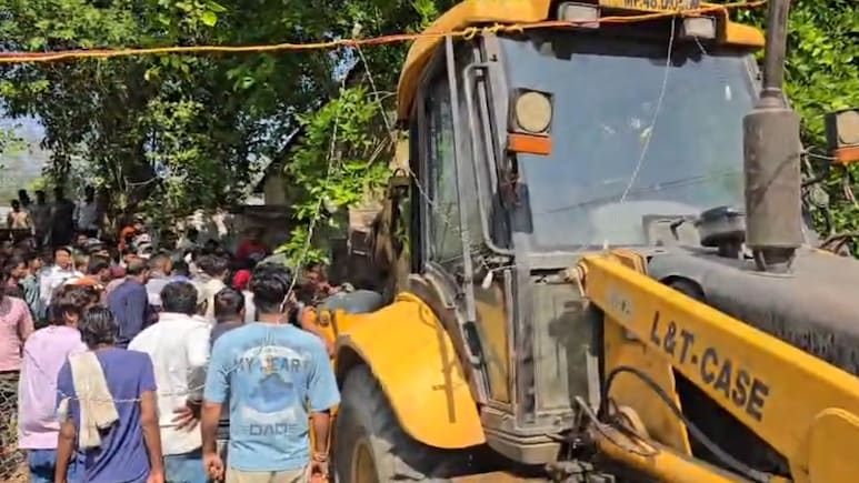 मध्&zwj;य प्रदेश: रेलवे की जर्जर बिल्डिंग गिरी, एक कर्मचारी की मौत, दूसरा गंभीर घायल