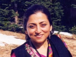 PM मोदी का बताकर पोस्ट किया फर्जी वीडियो, लेखिका मधु किश्वर समेत कई सोशल मीडिया हैंडल्स पर FIR; जानें मामला