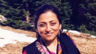 PM मोदी का बताकर पोस्ट किया फर्जी वीडियो, लेखिका मधु किश्वर समेत कई सोशल मीडिया हैंडल्स पर FIR; जानें मामला