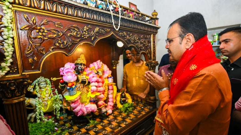 बंगाल में मारवाड़ी वोट बैंक साधने उतरे सीएम भजनलाल शर्मा, मां काली की पूजा के बाद चुनाव प्रचार की शुरुआत