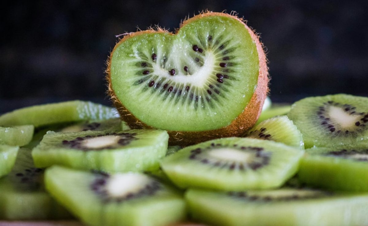 UK के डॉक्टर ने बताया रोजाना 2 कीवी खाने से क्या होता है?