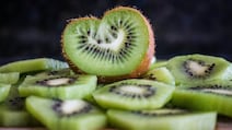 UK के डॉक्टर ने बताया रोजाना 2 कीवी खाने से क्या होता है?