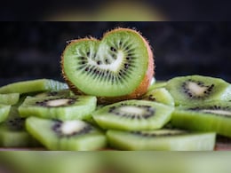How Eating Two Kiwis A Day Benefits Gut Health And Immunity, Explains UK-Based Doctor