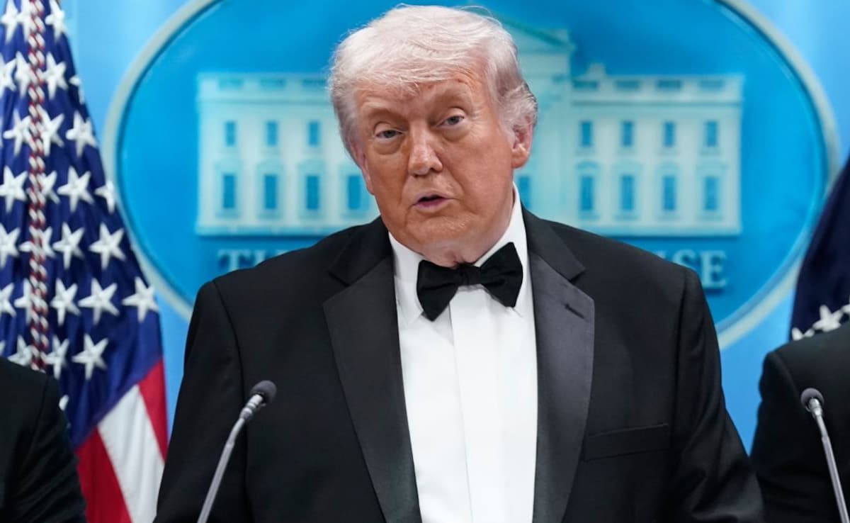 Trump Discusses Iran Offer To Open Straits Of Hormuz