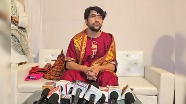 'गलत बोलना तो दूर, सपने में भी नहीं सोच सकता...', धीरेंद्र शास्त्री ने शिवाजी महाराज को लेकर दी सफाई