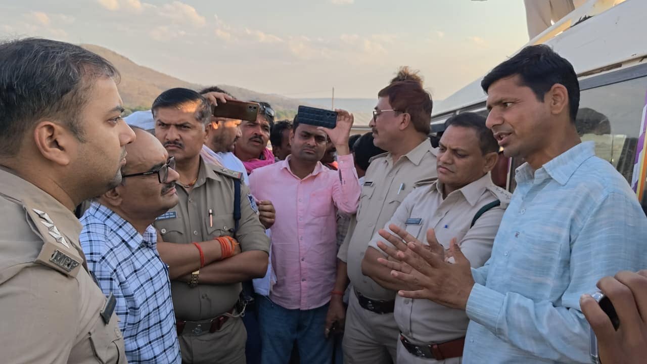 ken betwa link project protest chhatarpur Madhya Pradesh tribal movement work stalled