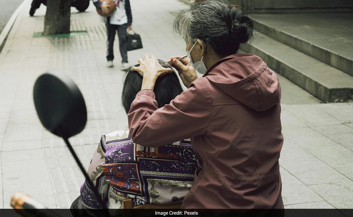 "Strongest Mother": Limbless Chinese Woman, 81, Praised For Raising 3 Children Against All Odds