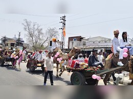 11 ऊंट गाड़&zwj;ियों और 51 ट्रैक्&zwj;टर से बहन के घर भात भरने गया भाई, 11 लाख रुपये का भरा मायरा