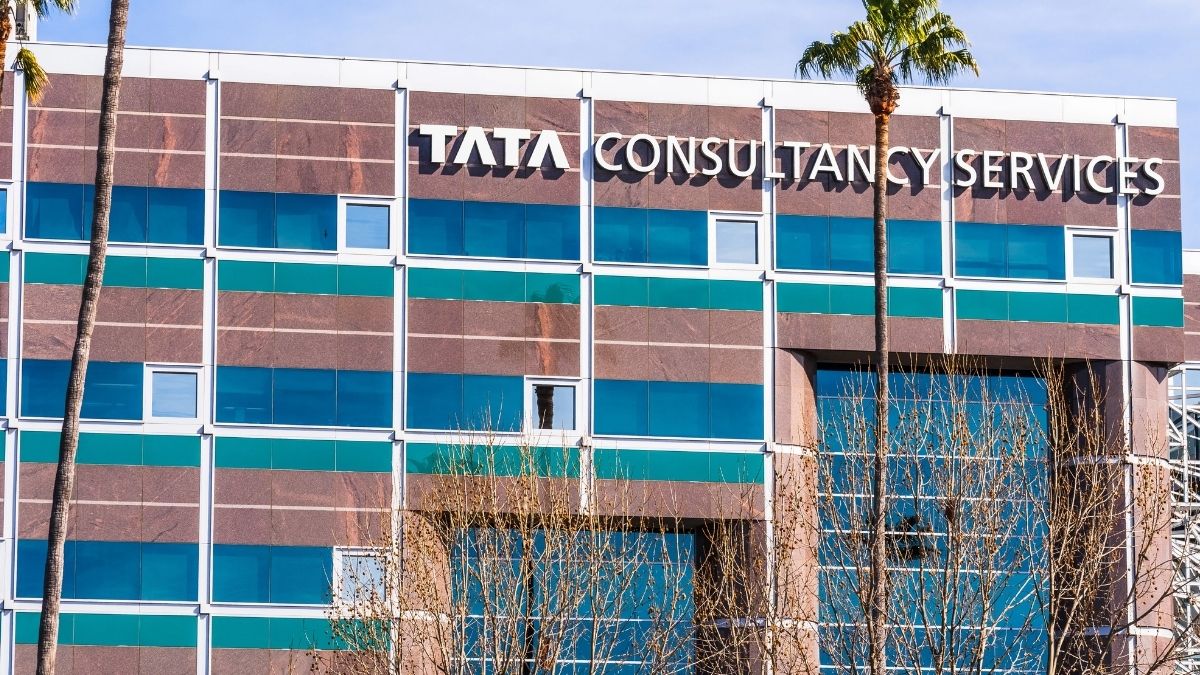 नासिक TCS केस: महिला आयोग ने CM को सौंपी रिपोर्ट, 'जहरीला माहौल' और सुरक्षा में बड़ी चूक का खुलासा