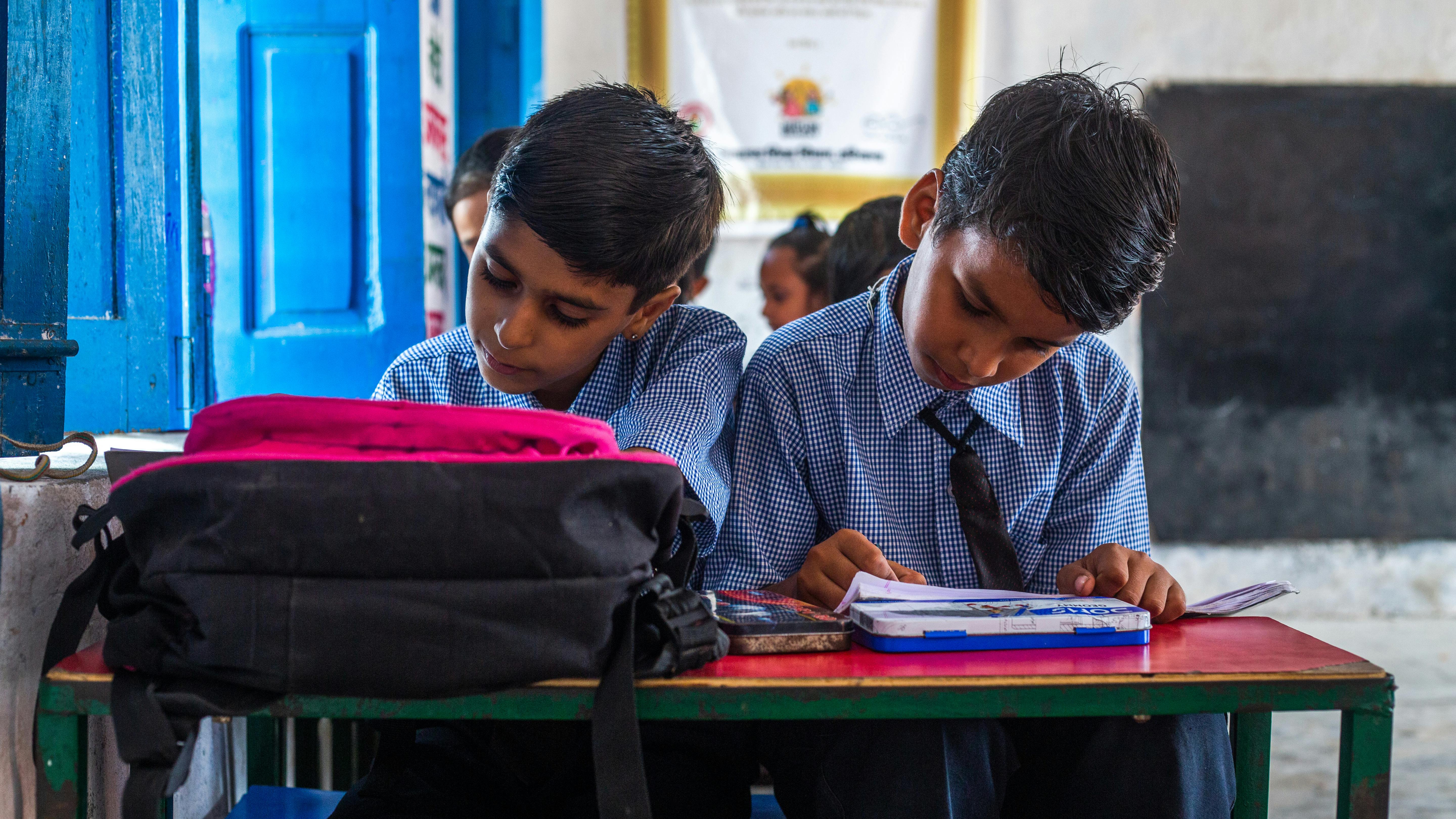 The weight of the school bag could be behind neck, back and shoulder pain