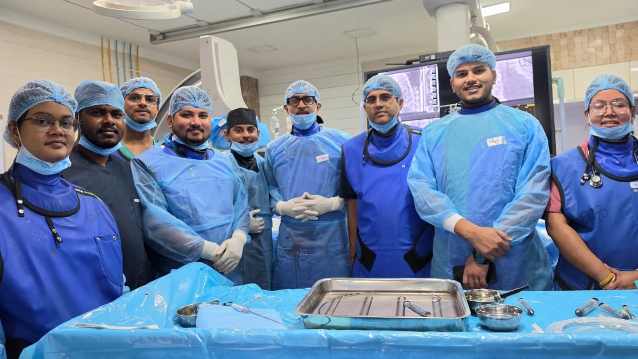 इतिहास रचने वाले डा. एसके त्रिपाठी और उनकी पूरी टीम