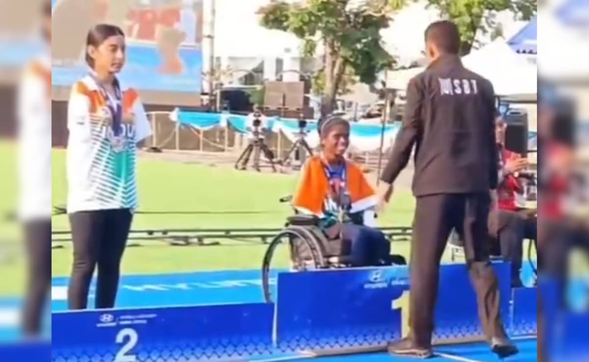 Sheetal Devi Helps Limbless Archer Payal Nag After Defeat, Gesture Wins Hearts. Video