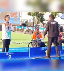 Sheetal Devi Helps Limbless Archer Payal Nag After Defeat, Gesture Wins Hearts. Video
