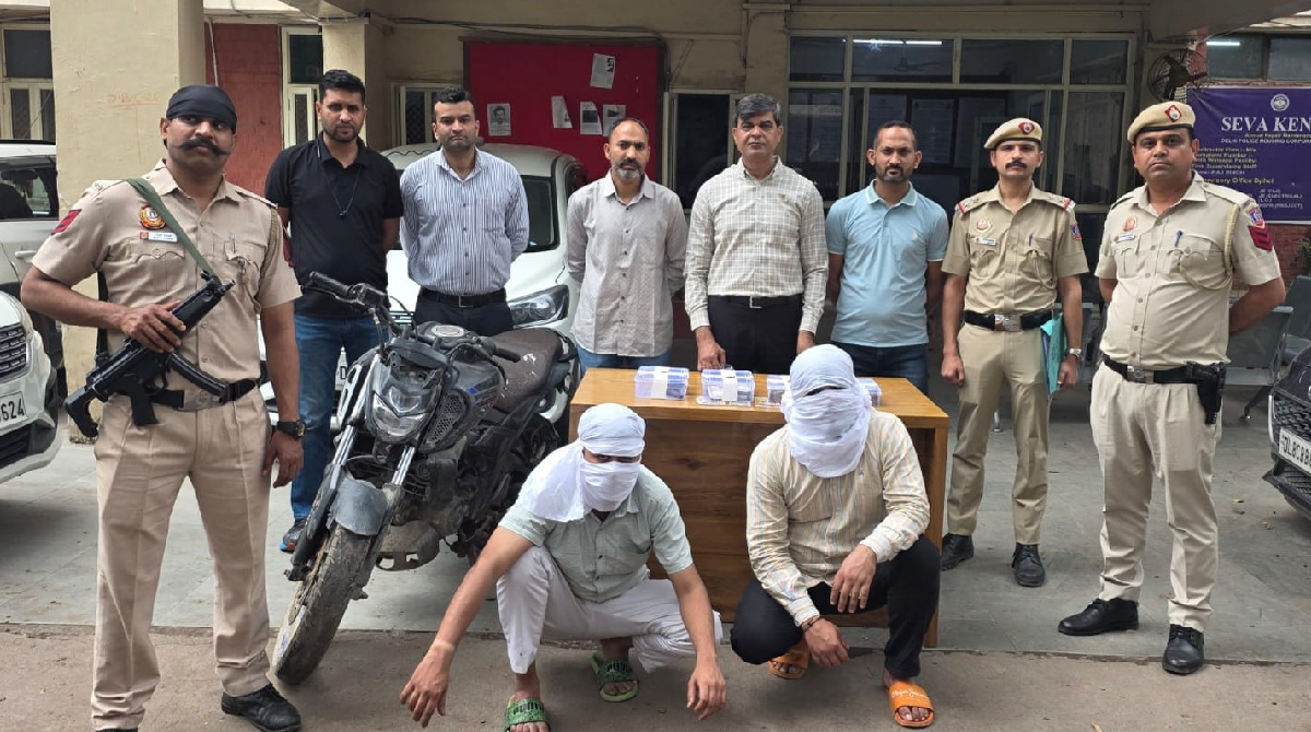 पिस्तौल की नोंक पर 10 लाख की लूट, दिल्ली में मामा-भांजे गिरफ्तार, 500 CCTV खंगालकर पकड़े गए लुटरे