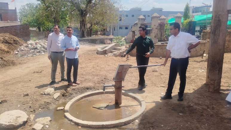 पेयजल संकट से निपटने के लिए जयपुर में अलर्ट! गांव-गांव में पहुंचे कलेक्टर; PHED के अधिकारियों को चेतावनी