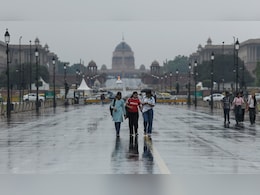 दिल्ली के कई इलाकों में बारिश ने गर्मी से दिलाई राहत, IMD ने जारी किया है अलर्ट