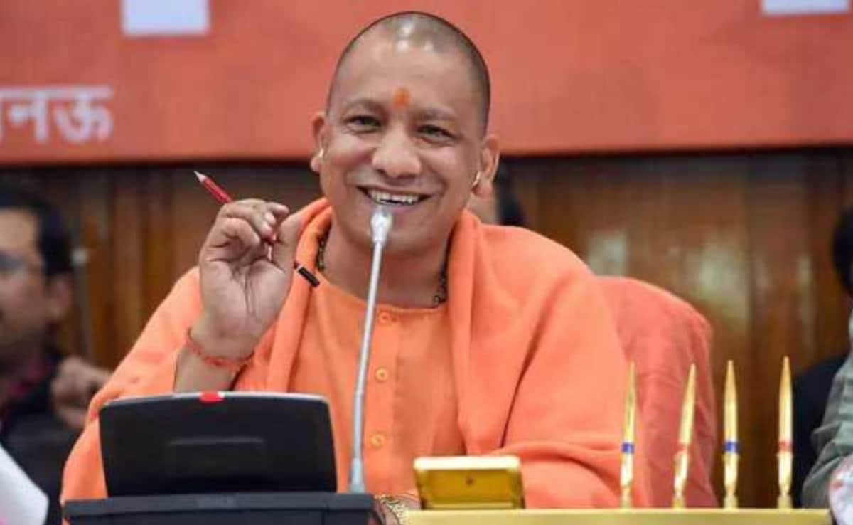 यूपी में योगी आदित्यनाथ सरकार का बड़ा आदेश, नोएडा में न्यूनतम मजदूरी 21 फीसदी बढ़ाने का ऐलान