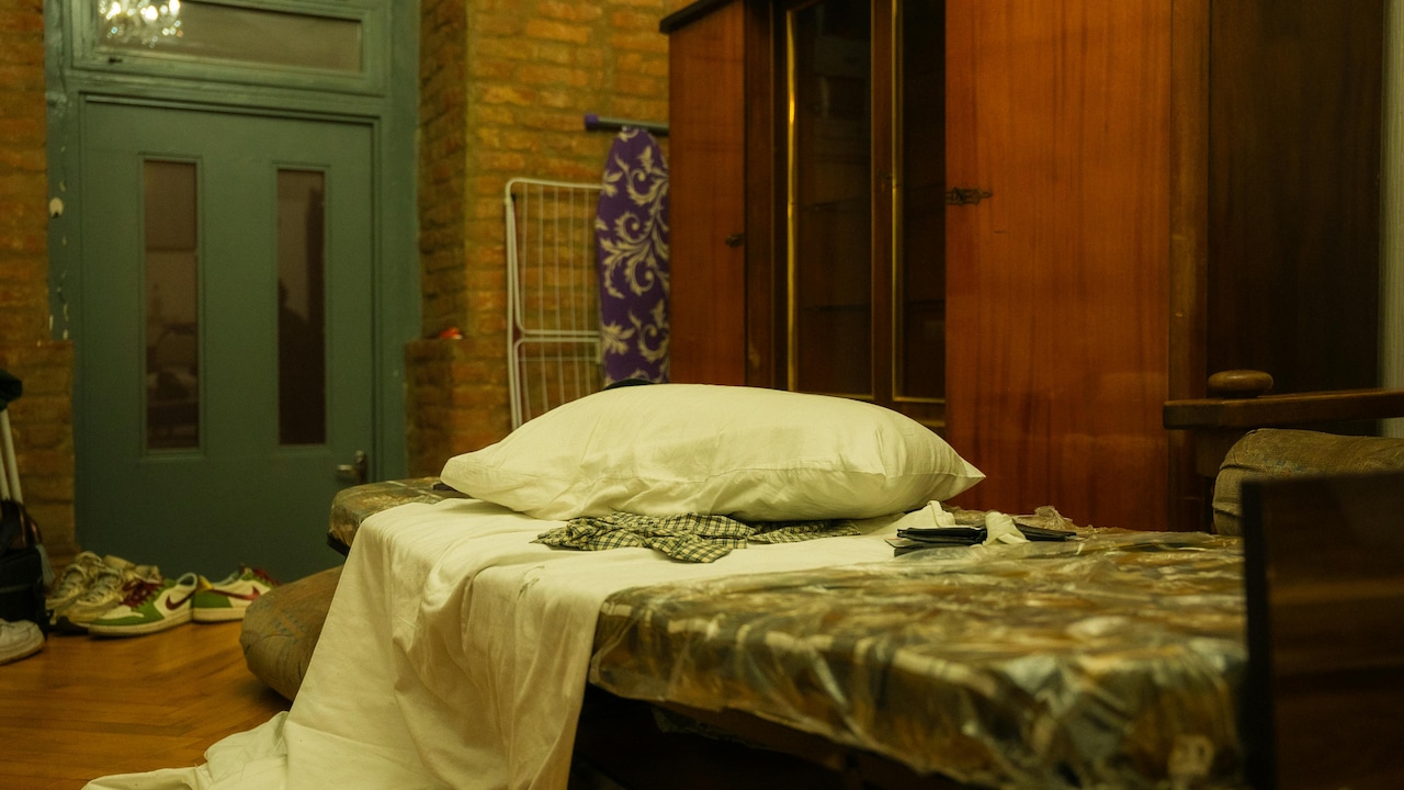 Why Some Bedsheets Feel Rough Despite High Thread Count Claims