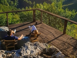 What Is Deadzoning, And Why Has It Become The New Travel Trend?