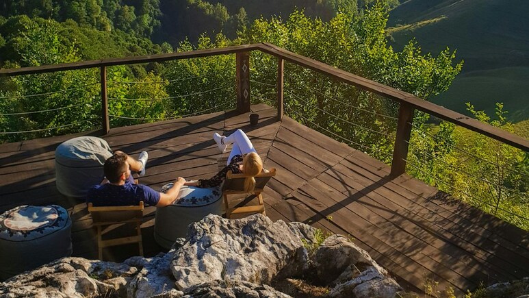 What Is Deadzoning, And Why Has It Become The New Travel Trend?