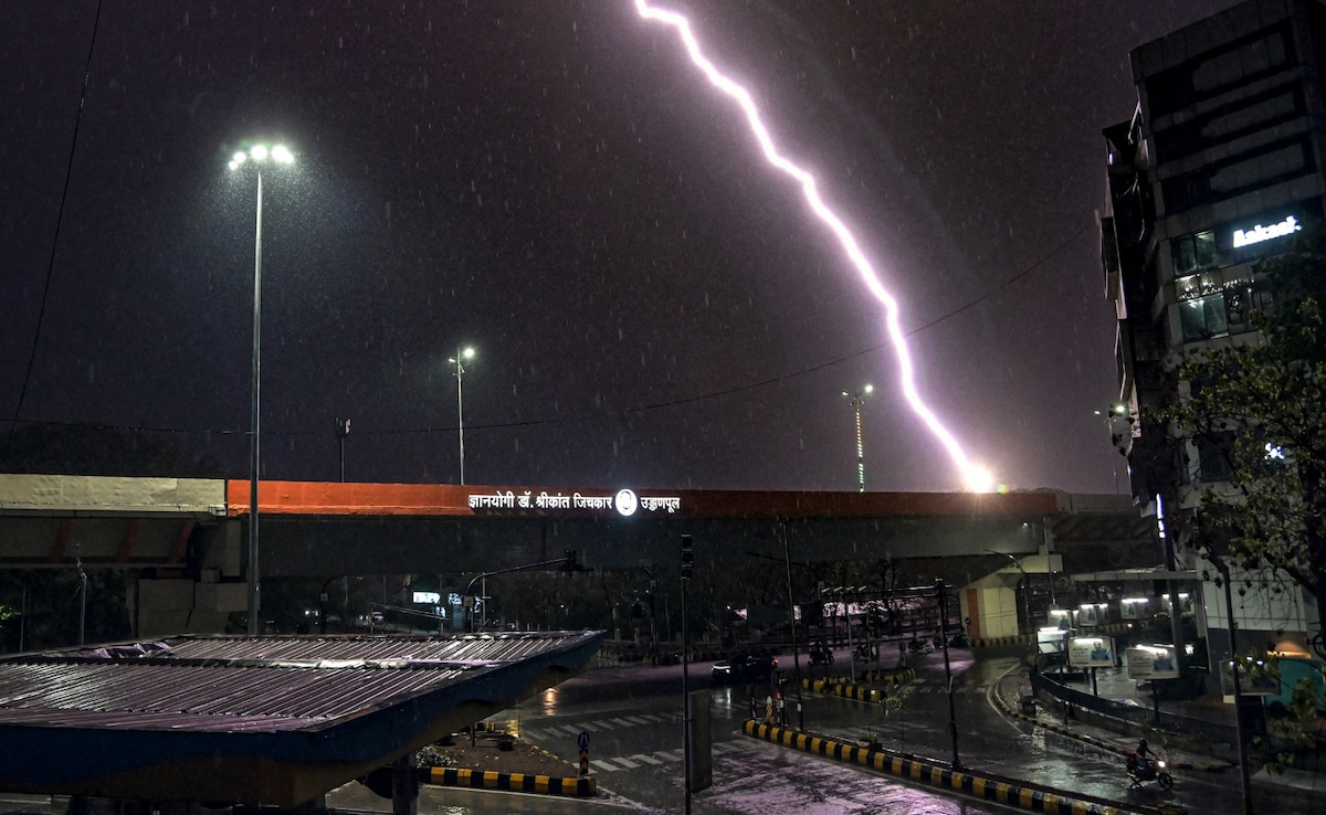 इंद्रदेव मेहरबान! अप्रैल में भी बारिश-बर्फबारी और ओलावृष्टि, पाकिस्तान से आ रहा कौन सा बवंडर, UP-दिल्ली से पंजाब तक बदलेगा मौसम