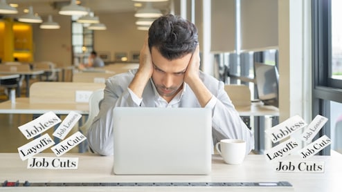 Tech Layoffs: 3 महीने में ही टेक सेक्&zwj;टर में गईं 80,000 नौकरियां, आगे की जो रिपोर्ट है वो डरा सकती है! कैसे बचेगी नौकरी?