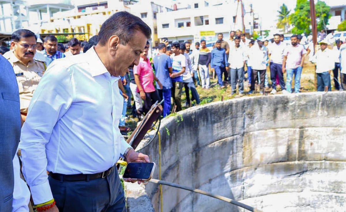 Maharashtra water resources minister Girish Mahajan at the spot of the incident Maharashtra water resources minister Girish Mahajan at the spot of the incident