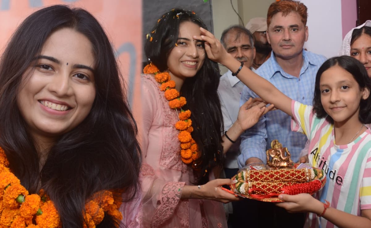 IAS रिया सैनी कौन हैं? PM मोदी के क्षेत्र वाराणसी में मिली पहली पोस्टिंग, भाई ने NDTV से शेयर की पूरी कहानी