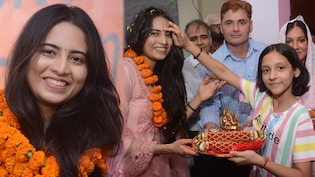 IAS रिया सैनी कौन हैं? PM मोदी के क्षेत्र वाराणसी में मिली पहली पोस्टिंग, UP के गांव से बनीं UPSC टॉपर