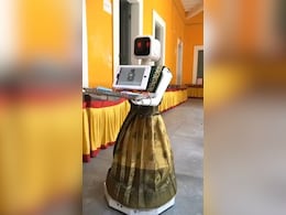 पोलिंग बूथ पर इंसान नहीं, रोबोट्स ने किया गाइड... तमिलनाडु चुनाव की ये तस्वीरें वायरल