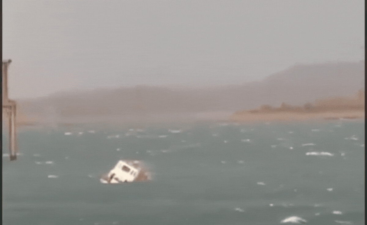 जबलपुर बरगी बांध हादसा: चंद सेकंड में पानी में समा गया क्रूज, खौफनाक वीडियो आया सामने