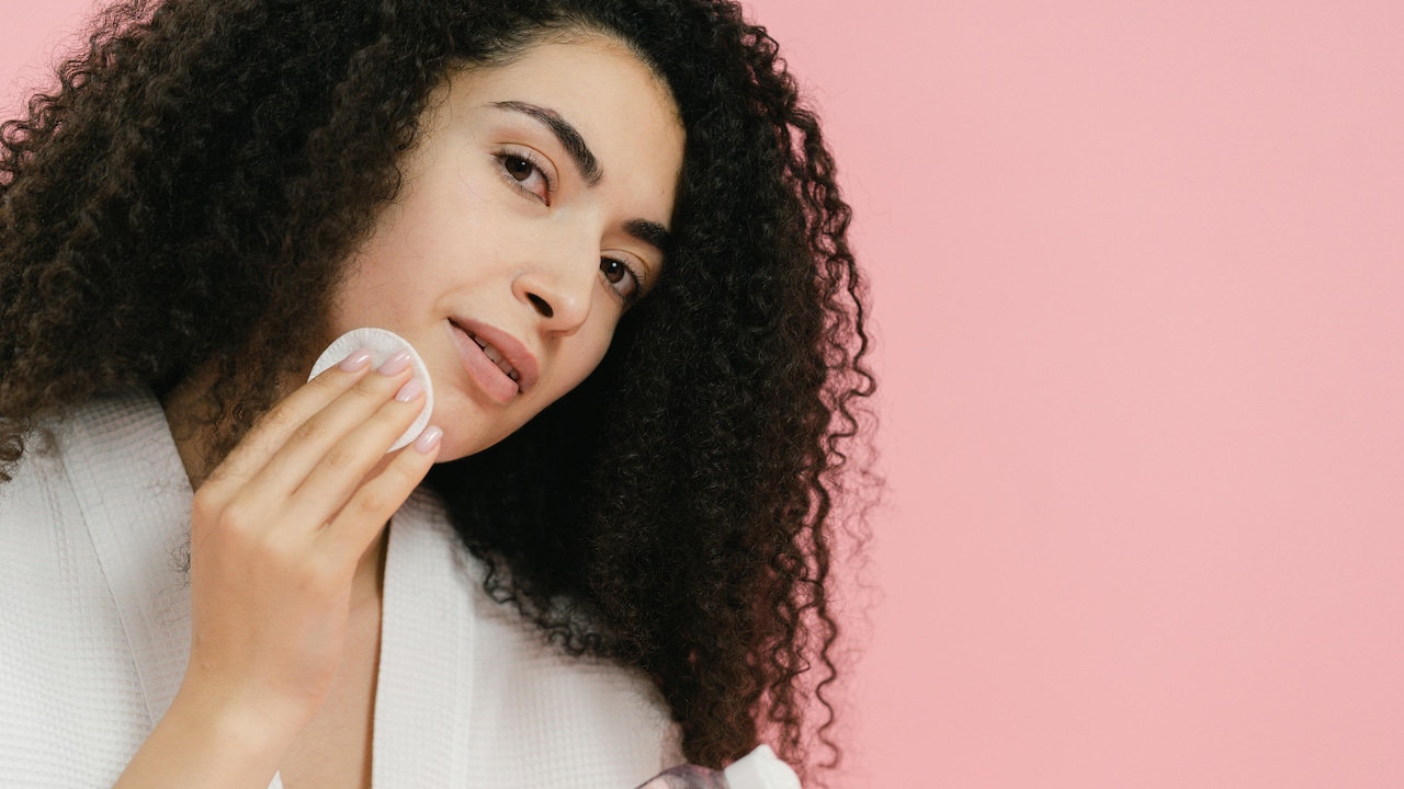 Micellar Water vs Cleansing Balm: Which Removes Makeup Faster? Micellar Water vs Cleansing Balm: Which Removes Makeup Faster?