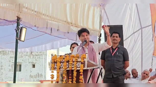 Video: "Keep Onion In Your Pocket": Jyotiraditya Scindia's Summer Advice