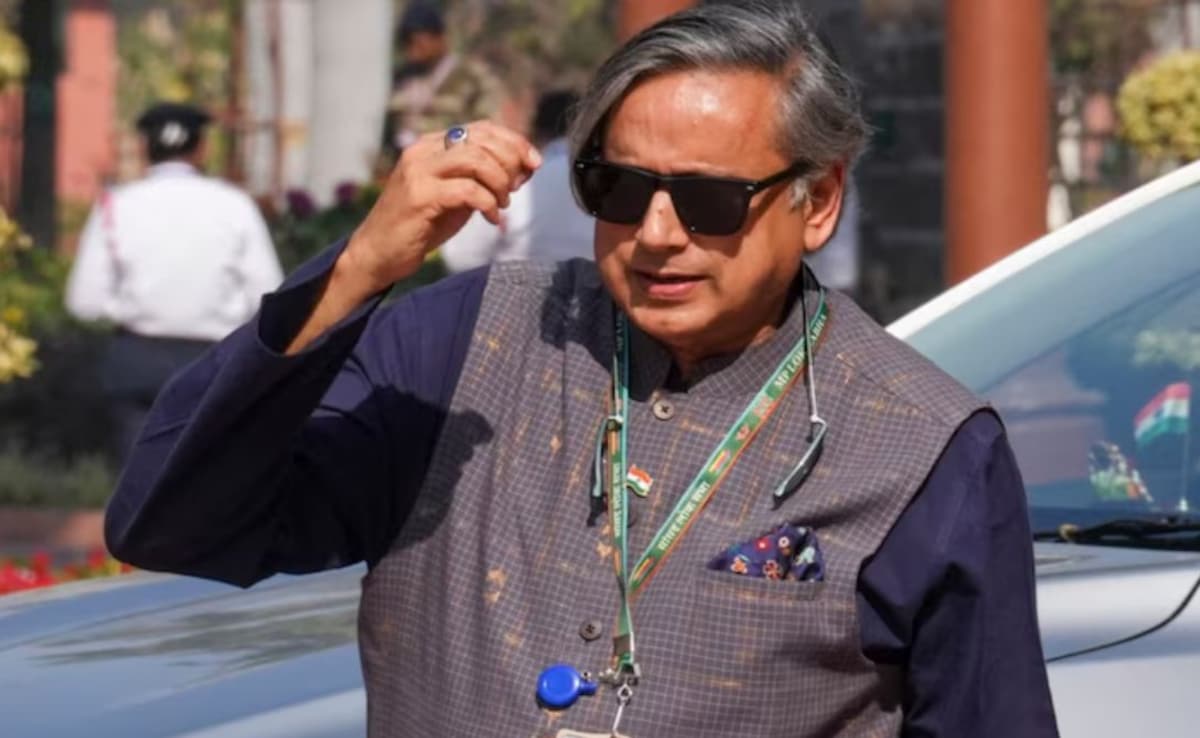 केरल में शशि थरूर के काफिले पर हमला, गनमैन को पीटा, तीन हिरासत में