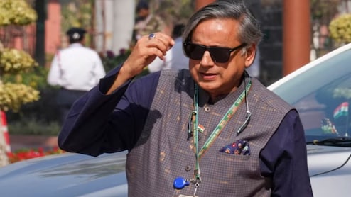 केरल में शशि थरूर के काफिले पर हमला, गनमैन को पीटा, तीन हिरासत में