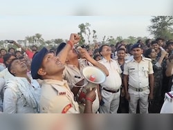 "I'll Get You Married In 1 Hour": Bihar Cop's Promise To Woman On Electricity Tower