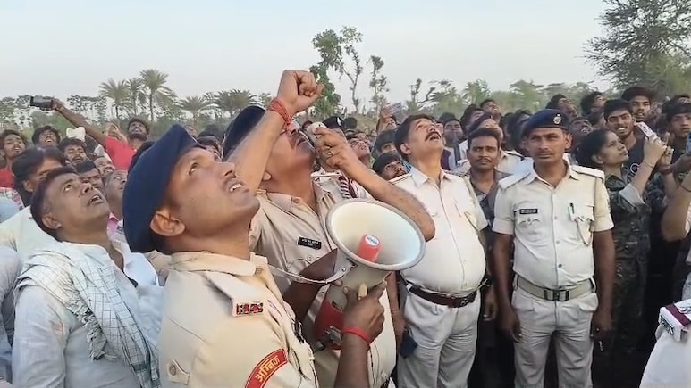 "I'll Get You Married In 1 Hour": Bihar Cop's Promise To Woman On Electricity Tower