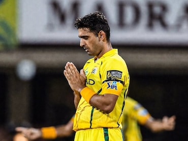 Who is Anshul Kamboj: कौन हैं अंशुल कंबोज? IPL 2026 में अपनी रफ्तार और सटीकता से सबको कर रहे हैरान, अद्भुत है सफर
