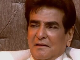 बेटा तुषार कपूर था दूर, जितेंद्र ने स्टाफ के साथ काटा केक, एक चुटकी केक से मीठा कर लिया मुंह