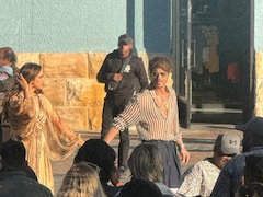 PHOTO LEAK: 'किंग' के सेट से लीक हुई तस्वीरें, केप टाउन में शूटिंग के बीच दिखा शाहरुख-दीपिका का दमदार लुक