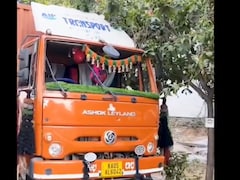 टक्कर मारने के बाद 1KM तक घसीटा, फिल्म देखकर घर जा रही स्कूटी सवार महिला की मौत, पति गंभीर घायल