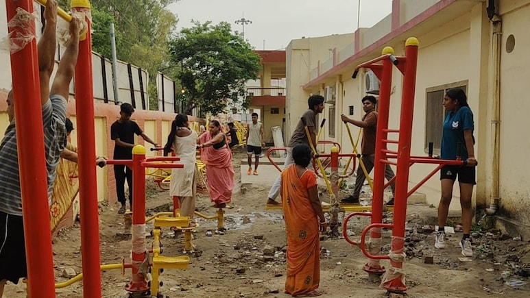 Bihar: खेल विभाग कारनामा, शौचालय की टंकी के ऊपर बना दिया 7 लाख का ओपन जिम, तर्क सूनकर घूम जाएगा सिर