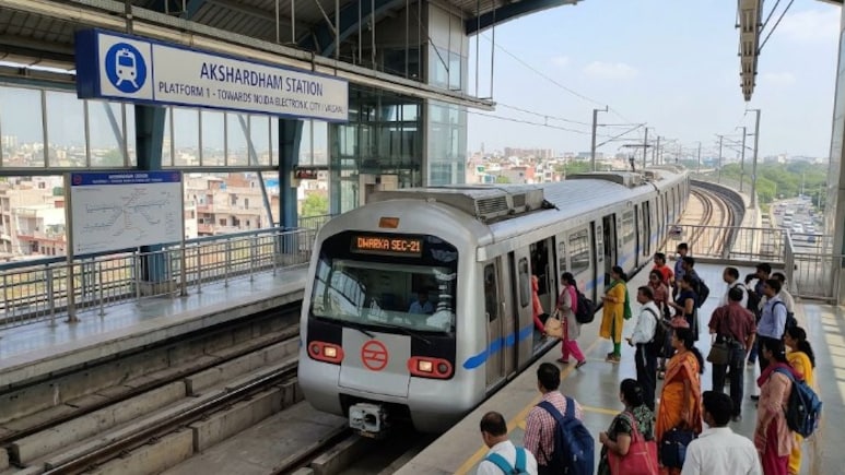दिल्ली मेट्रो के 16 स्टेशन बंद, राजीव चौक, पटेल चौक से सुप्रीम कोर्ट तक ब्लू लाइन के ज्यादातर स्टेशन