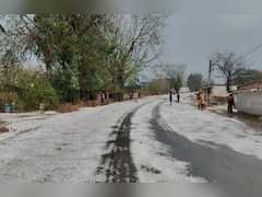 ओडिशा में पहली बार गिरे इतने बड़े ओले! सड़कों पर बिछी 'सफेद चादर', कई घरों की छतें टूटीं