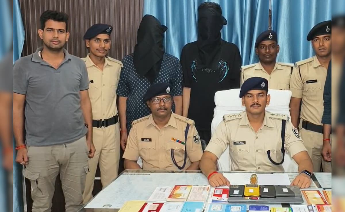 NGO की आड़ में बाप-बेटे ने बनाई गैंग, रिटायर्ड बैंककर्मी को डिजिटल अरेस्ट कर ऐंठे 67 लाख रुपये