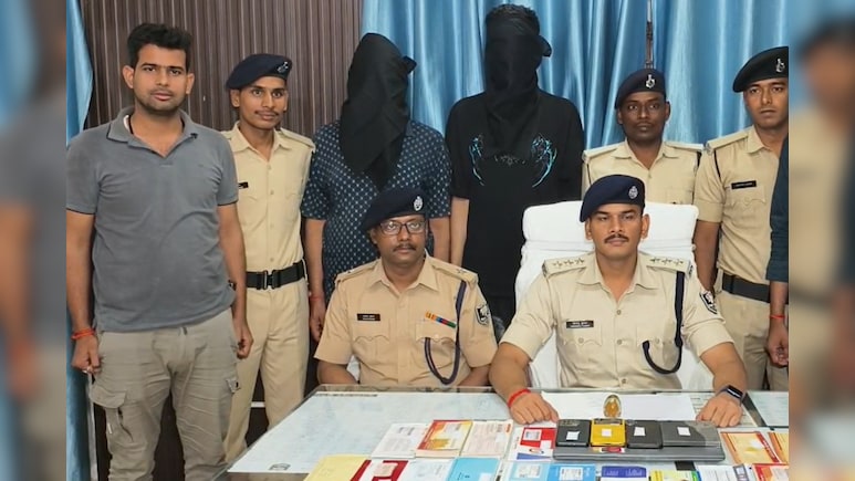 NGO की आड़ में बाप-बेटे ने बनाई गैंग, रिटायर्ड बैंककर्मी को डिजिटल अरेस्ट कर ऐंठे 67 लाख रुपये