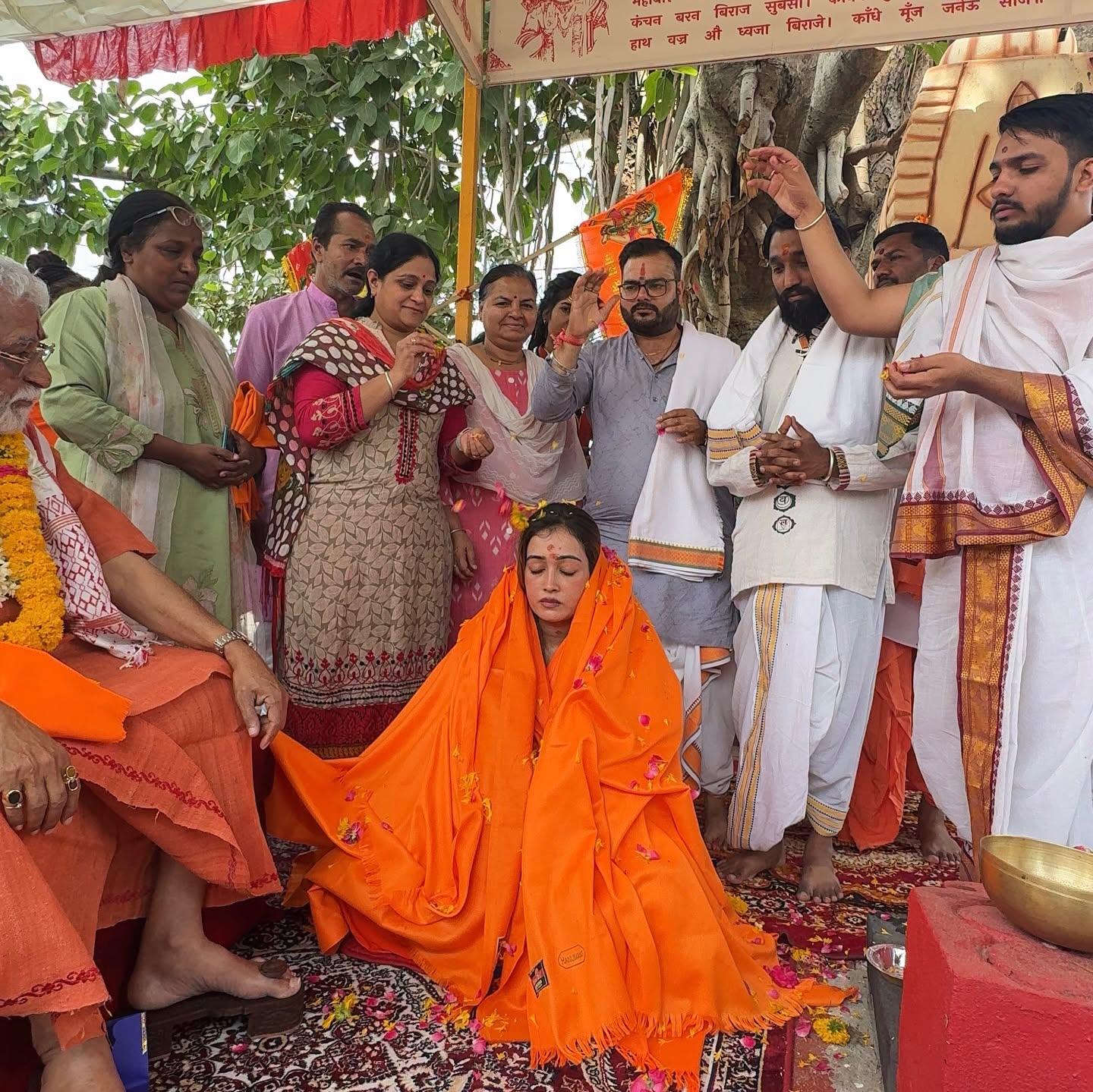 हर्षा रिछारिया की पूरी कहानी: झांसी से उज्जैन तक, दुल्हन लुक के बाद बनीं साध्वी हर्षानंद गिरि